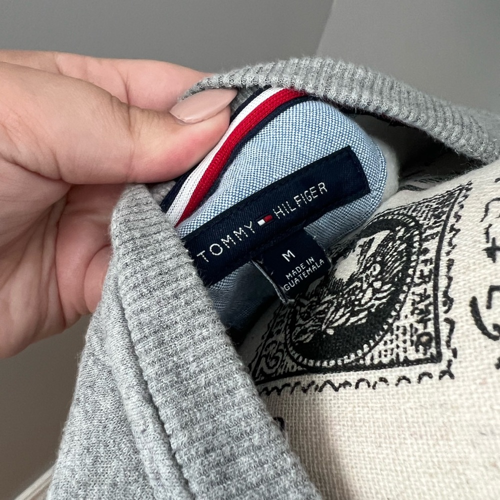 Tommy Hilfiger Women’s Medium Crewneck Sweater Sweatshirt - Picture 7 of 7